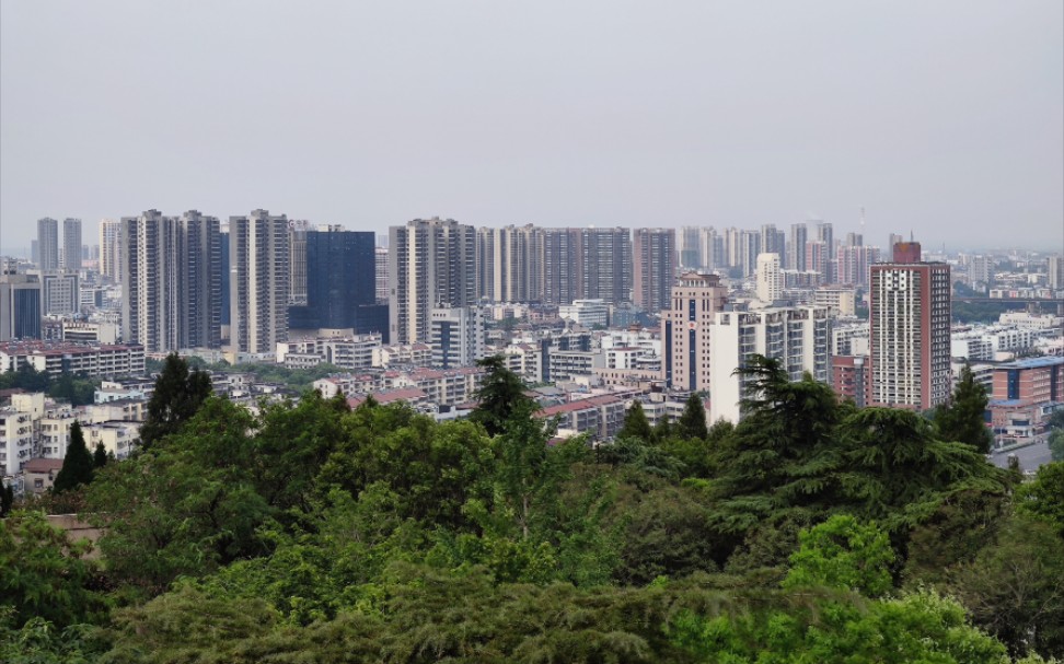 岚光阁上望荆门 一城山水半城诗